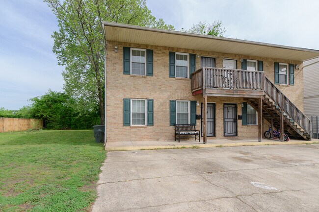 Building Photo - 834 C Ave