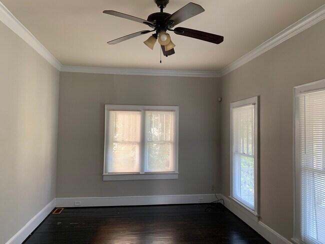 Foto del edificio - 2433 Booker Ave