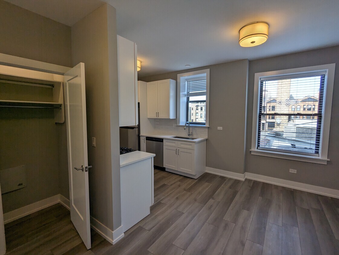 Foto principal - 3935 N Janssen Ave