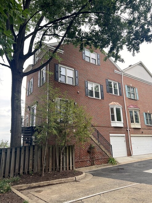 Building Photo - 4105 Cherry Hill Rd