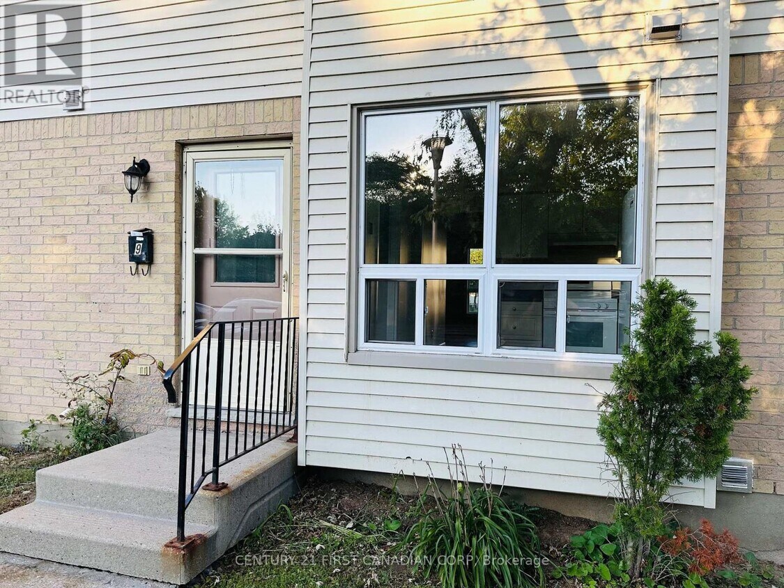 Photo principale - 135-135 Belmont Dr