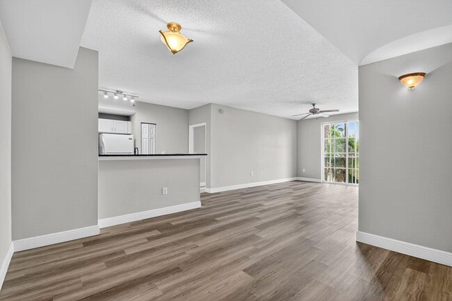 Building Photo - 780 S Sapodilla Ave