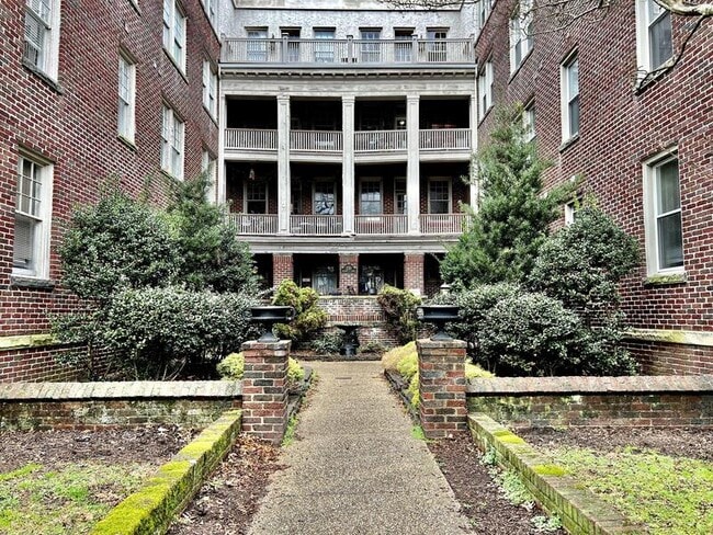 Building Photo - 230 E 40th St