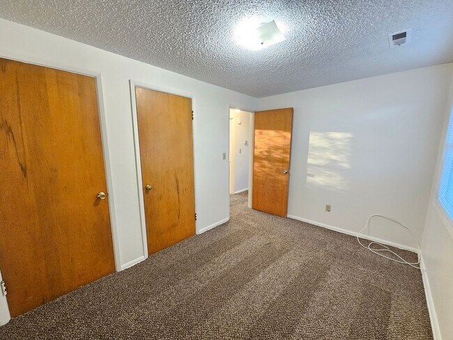 Building Photo - 1104-1106 S Grand Dr