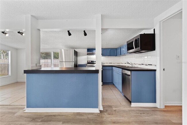 Foto del edificio - 3411 NE 52nd Ave