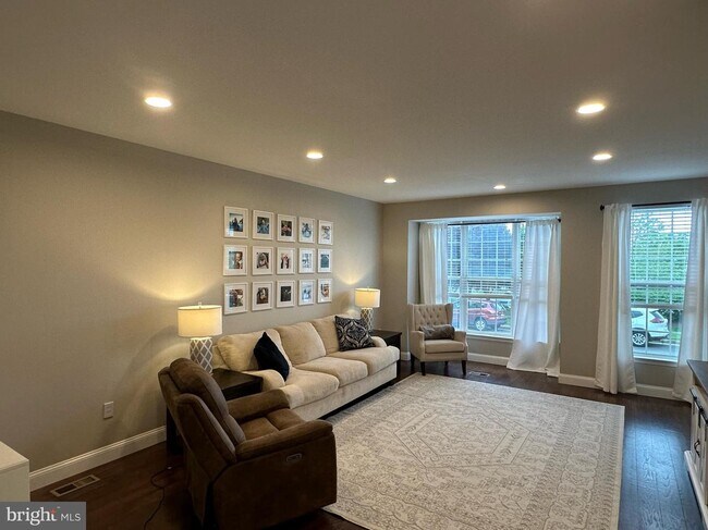 Foto del edificio - 44308 Silkworth Terrace