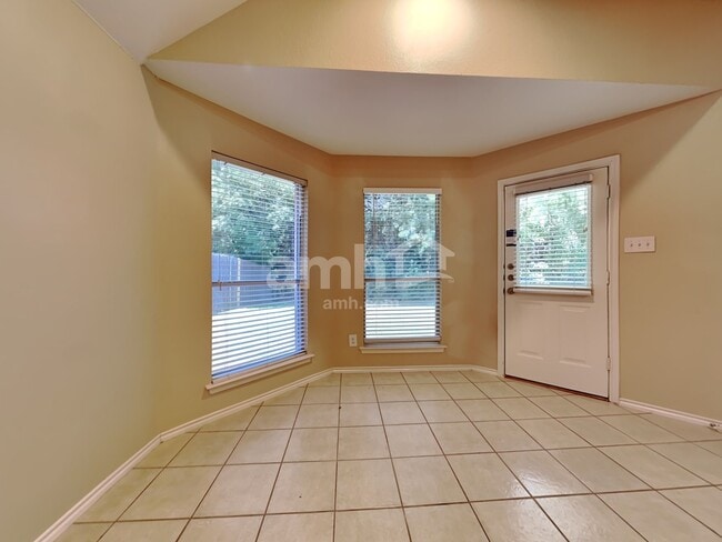 Foto del edificio - 5776 Jillian Way