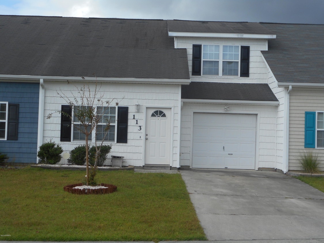 113 Jessie Cir, Hubert, NC 28539 Townhouse for Rent in Hubert, NC