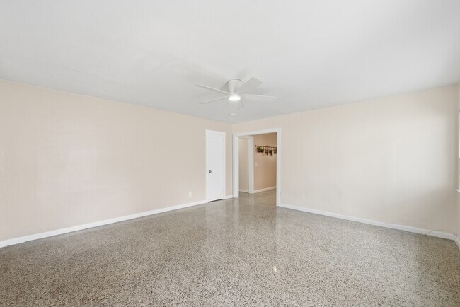 Foto del edificio - 1614 NE 7th St