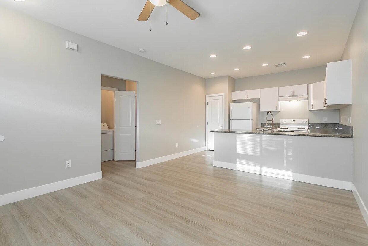 Foto principal - 1701 S Dandelion St