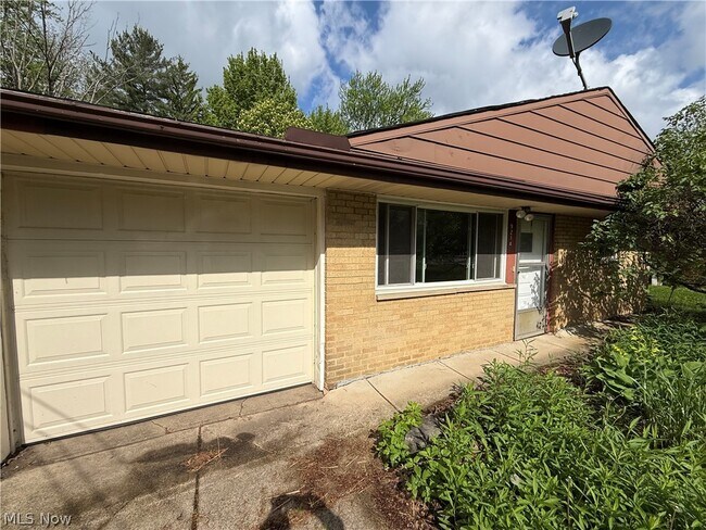 Building Photo - 9214 Blueberry Ln