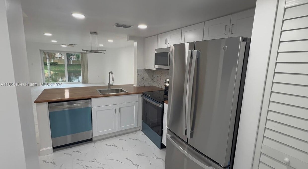 Foto principal - 3982 NW 90th Ave