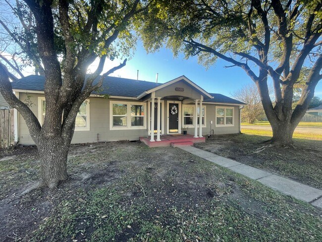 Building Photo - Cute 1 Bed, 1 Bath Duplex in Bryan