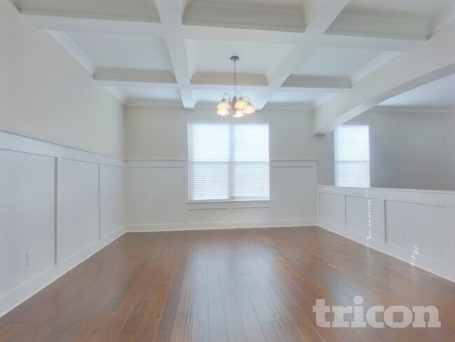 Building Photo - 910 Southfork Dr