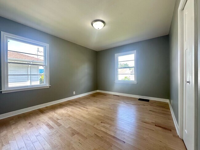 Building Photo - Beautiful 4 Bedroom, 2 Bath House for rent...