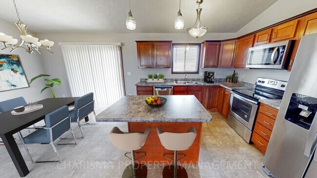 Building Photo - 3 BEDROOM, 2 BATH TOWN HOME, INDIVIDUAL EN...