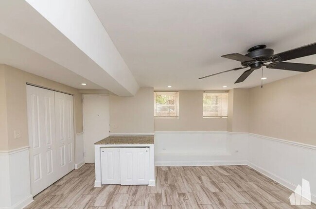 Foto del edificio - 1538 N Maplewood Ave
