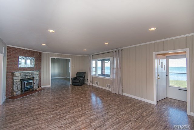 Building Photo - 6050 Peconic Bay Blvd