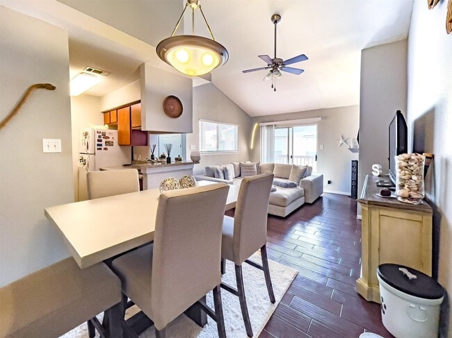 Foto del edificio - 3506 Cove View Blvd