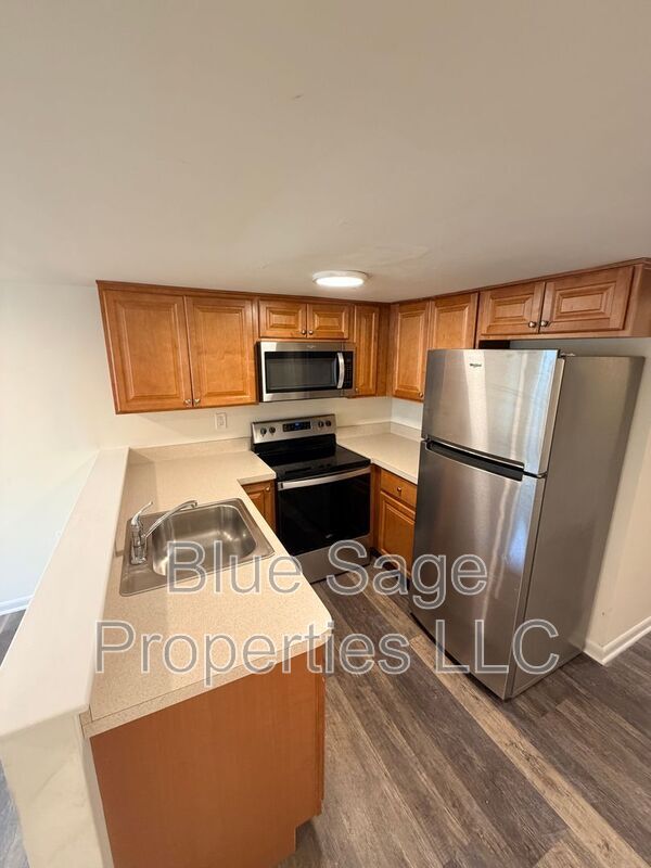 Building Photo - 2 E Manoa Rd