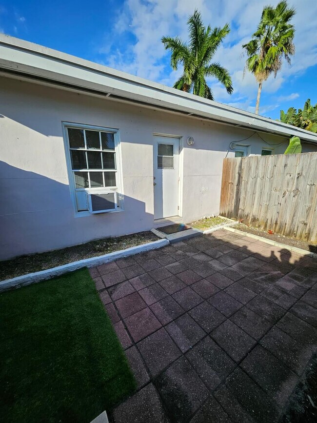 Foto del edificio - 1100 NE 12th Ave