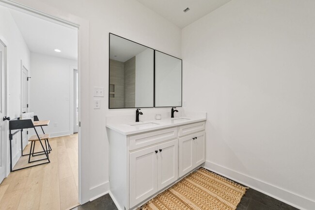 Building Photo - FOR RENT in WEST VILLAGE!