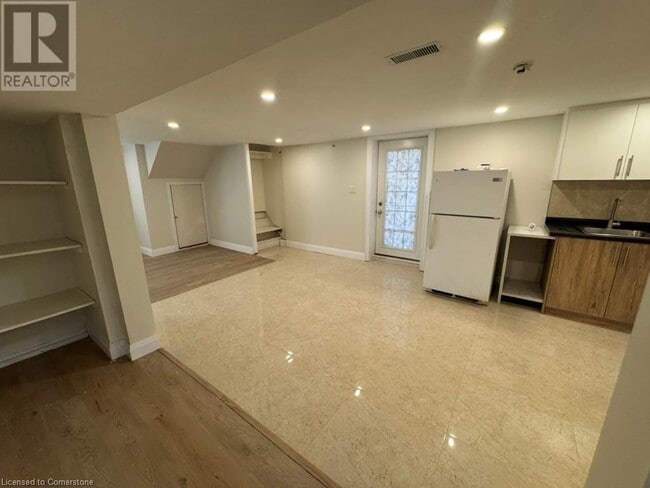 Building Photo - 60 Ramblewood Way