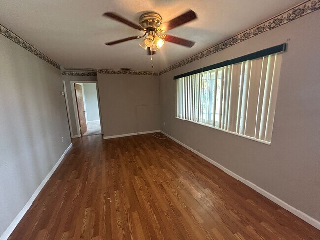 Foto del edificio - 1271 McNeill Rd