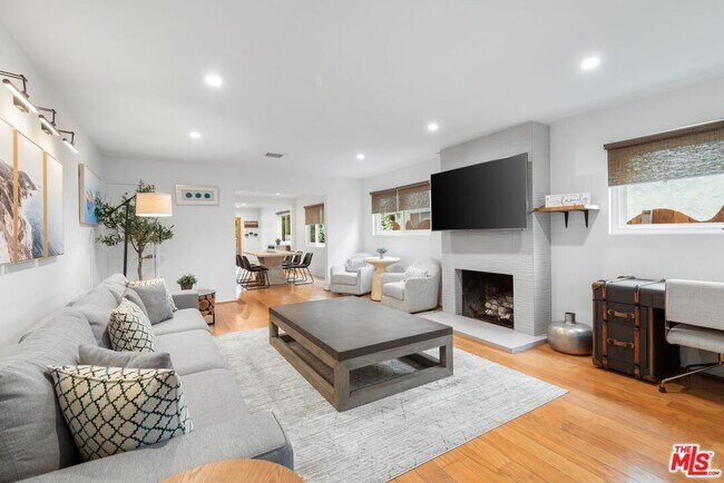 Foto del edificio - 12337 Gorham Ave