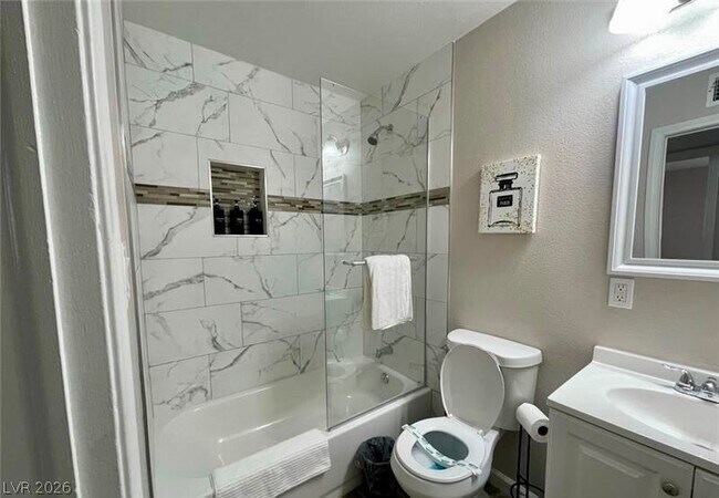 Foto del edificio - 6401 Evergreen Ave