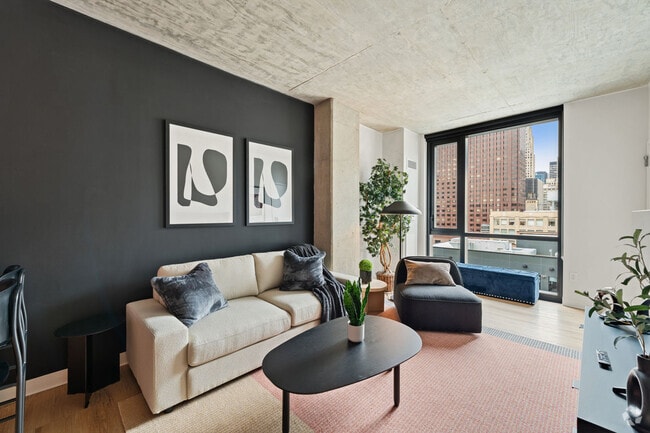 Building Photo - 633 S LaSalle St
