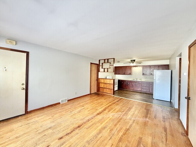 Foto del edificio - 2109 Lake Point Dr