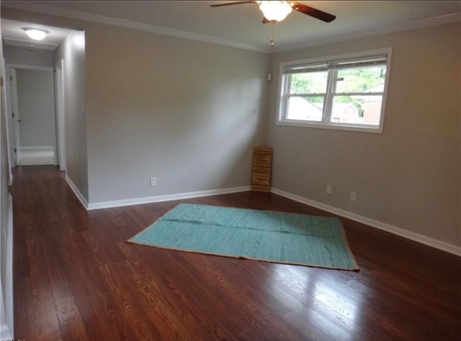 Building Photo - 519 McLean St