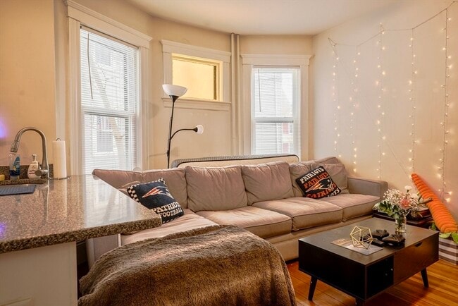 Building Photo - 93A Hillside St