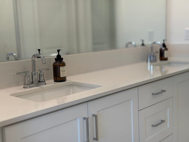 Foto del edificio - 2115 Senita Dr