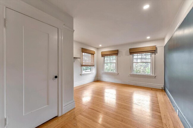 Building Photo - 2804 Hillegass Ave