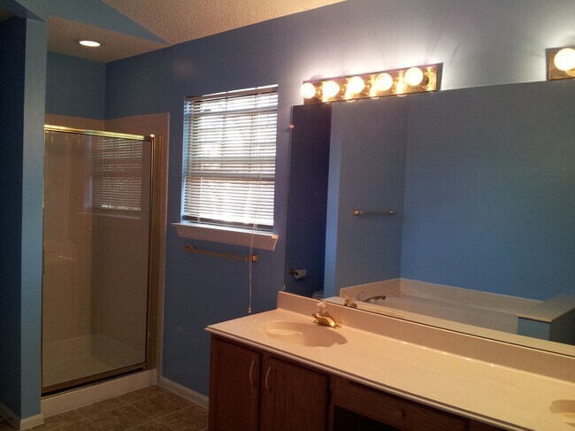 Foto del edificio - 2361 Shirecreek Cir