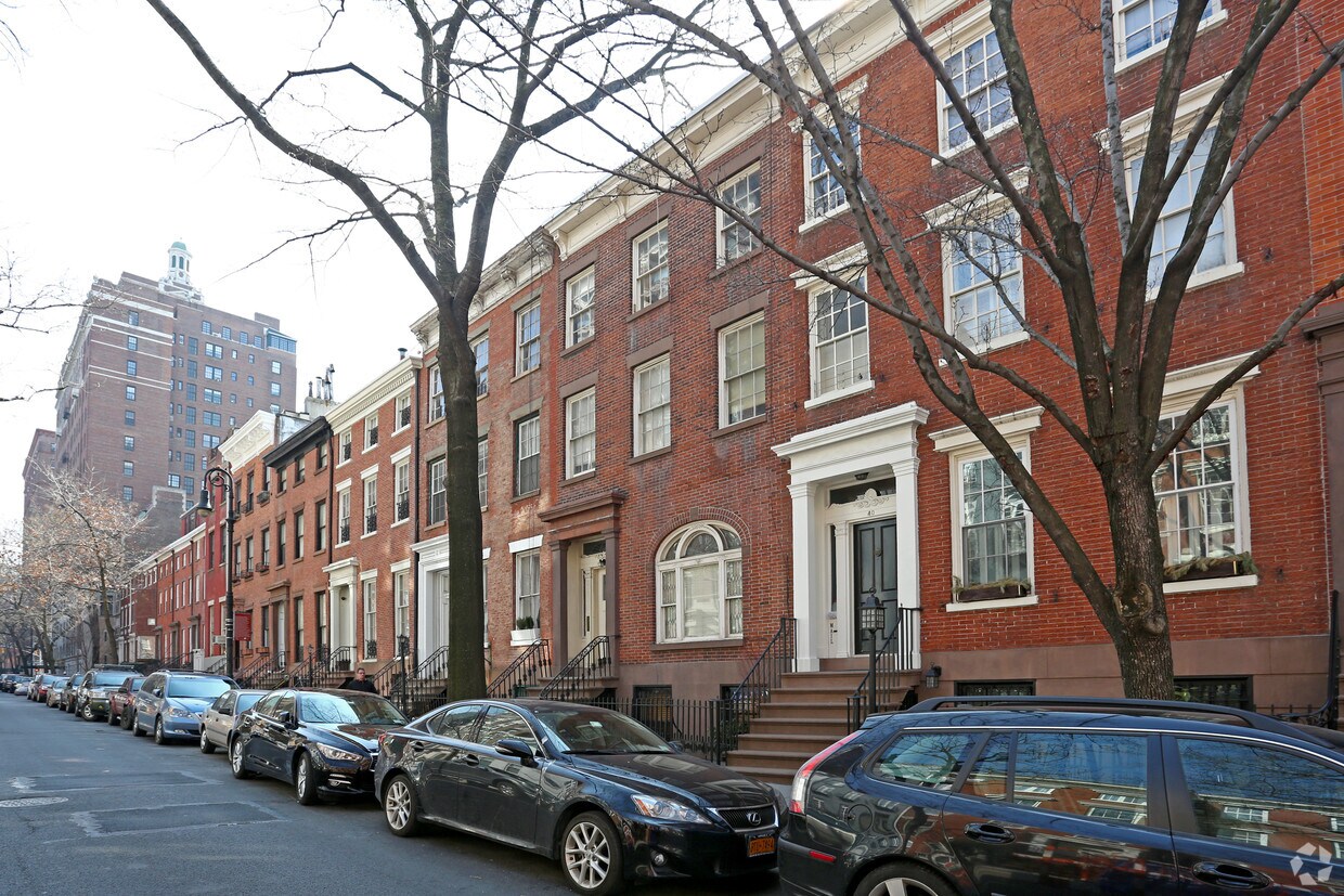 Building Photo - 38 W 11th St