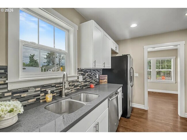 Foto del edificio - 3801 NE 82nd Ave