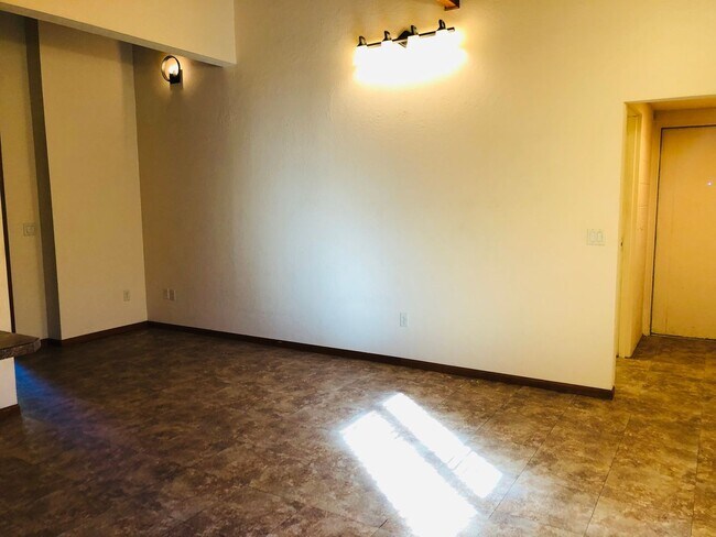 Foto del edificio - 1810 4th Ave NW