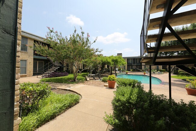 Foto del edificio - 7727 Meadow Park Dr