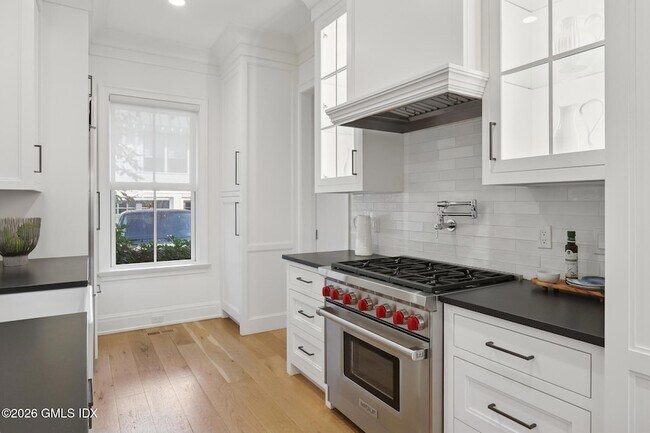 Foto del edificio - 25 Woodland Dr