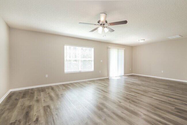 Foto del edificio - 11454 Carson Lake Dr
