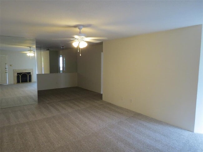 Building Photo - 9797 Leawood Blvd