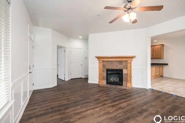 Building Photo - Newly Remodeled Home!
