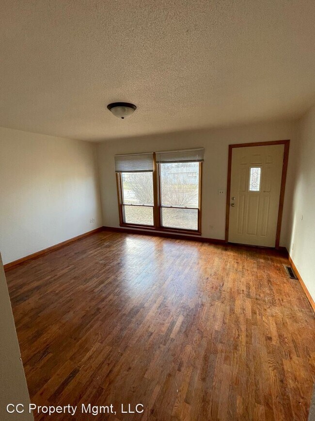 Building Photo - 3 br, 1 bath House - 1061 E Ohio St