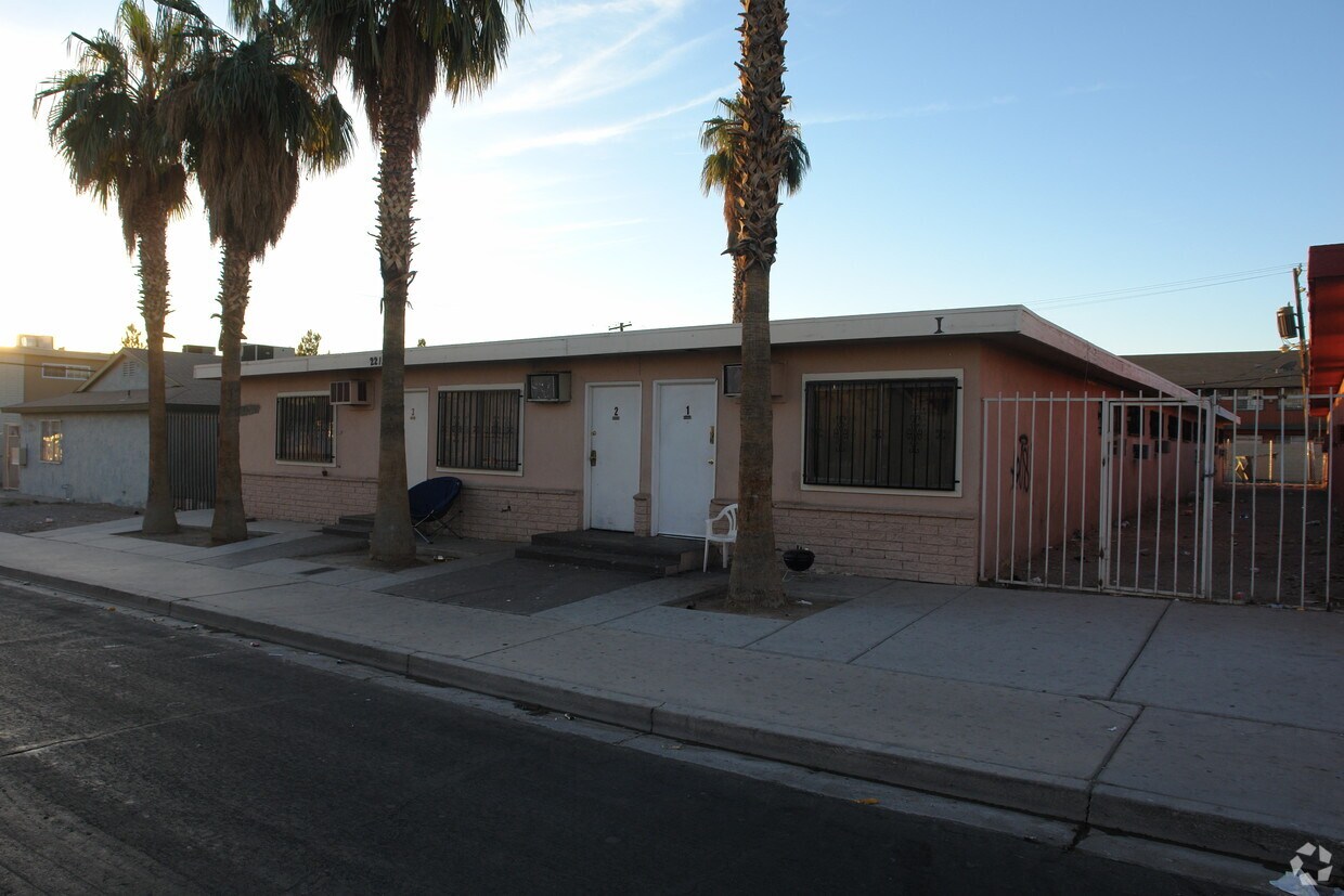 Building Photo - 2212 Sunrise Ave