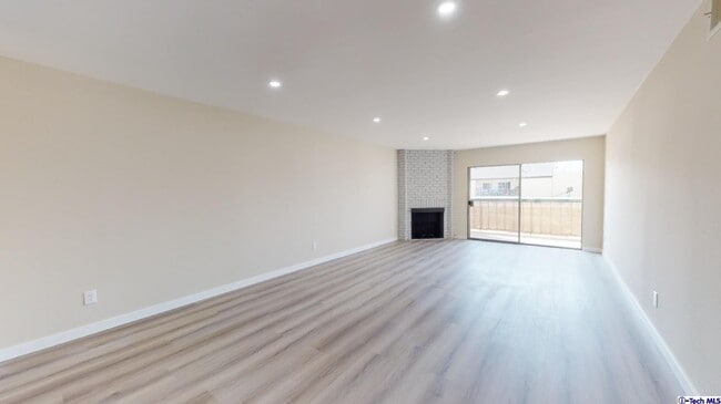 Building Photo - 333 Burchett St