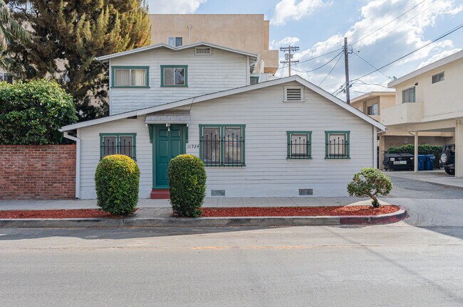 Foto del edificio - 11924 Rochester Ave