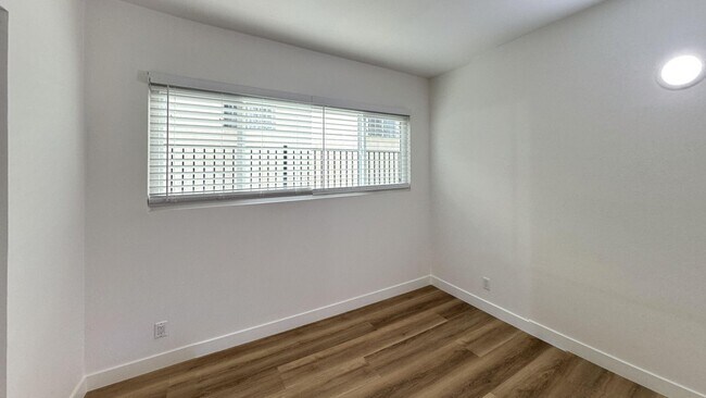 Foto del edificio - 3630 Midvale Ave
